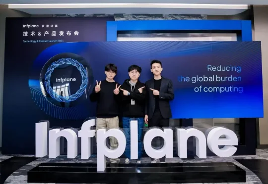 AI不缺算力，缺的是一块“懂模型”的硬盘