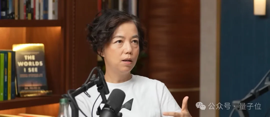 李飞飞最新访谈：人也不全靠现实数据学习啊