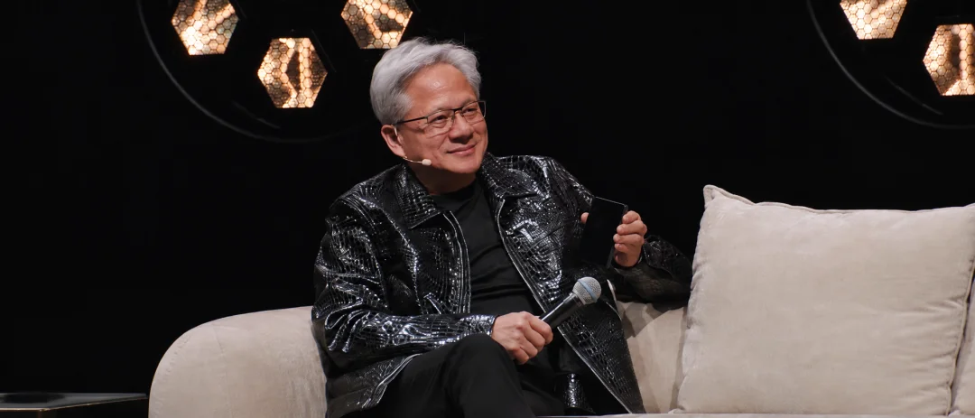 黄仁勋告诉特朗普:绝不让 AI 减速