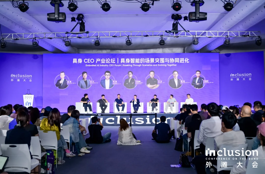 对话蚂蚁灵波 CEO 朱兴:具身智能进入「百模大战」,机器人还吃不了「粗粮」