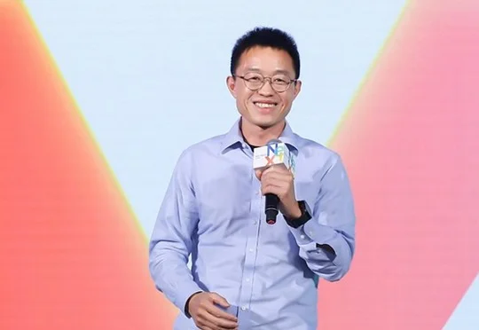 智谱唐杰突发长文曝RSI进展：Agent优化10万卡集群吞吐暴涨200%，AI造AI还远吗？
