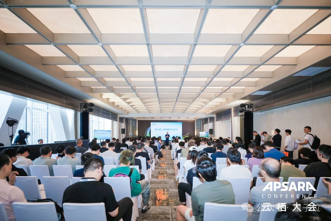 从真机到世界模型，具身智能正在补一条看不见的数据产线