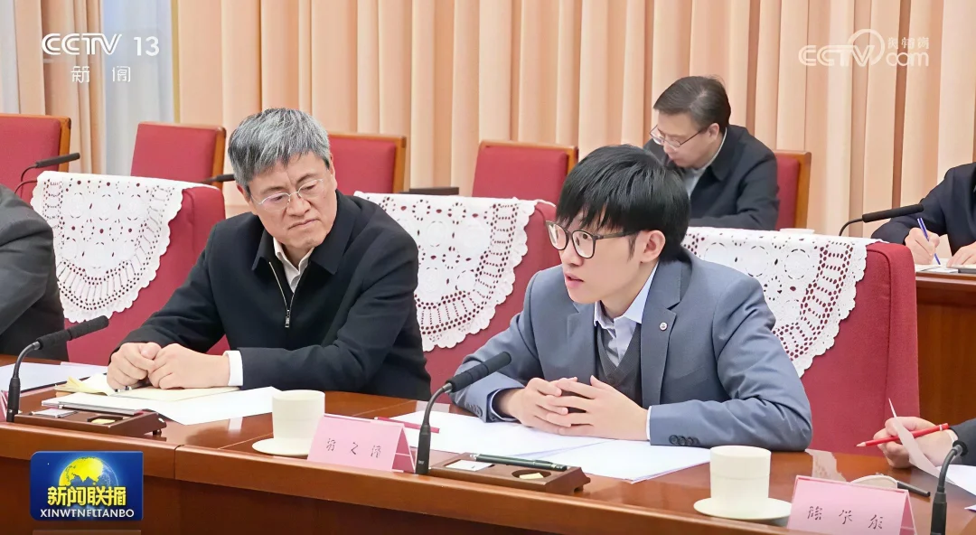梁文锋狙击战:深扒那些梁文锋署名的论文有多牛