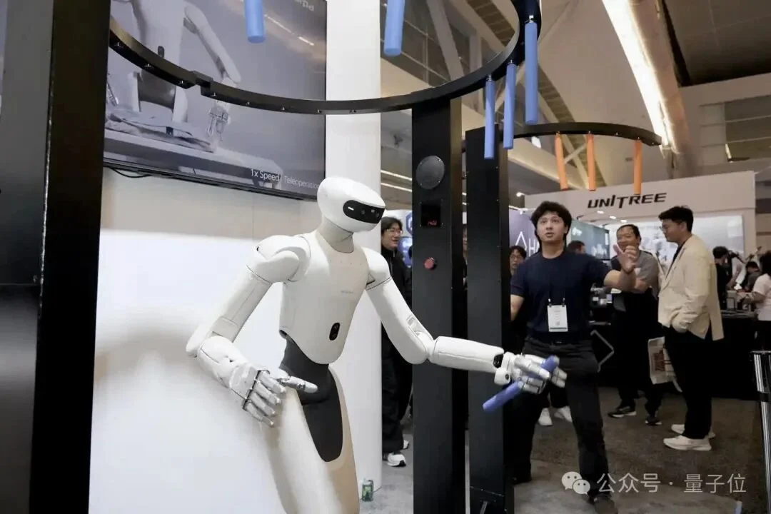灵巧操作头号玩家：Sharpa把指尖「触觉」进化到全面「体感」