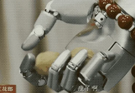 灵巧操作头号玩家：Sharpa把指尖「触觉」进化到全面「体感」