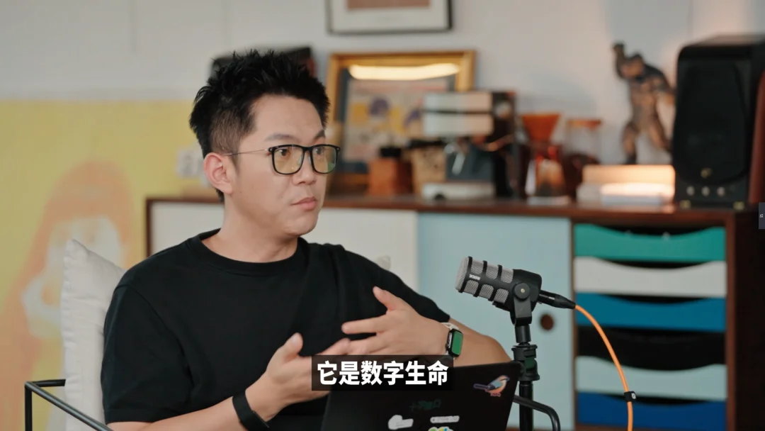 她被骗过、被救过、被捧上神坛过、被疼痛击倒过，决定在AI时代继续冒险｜对谈快看漫画CEO陈安妮