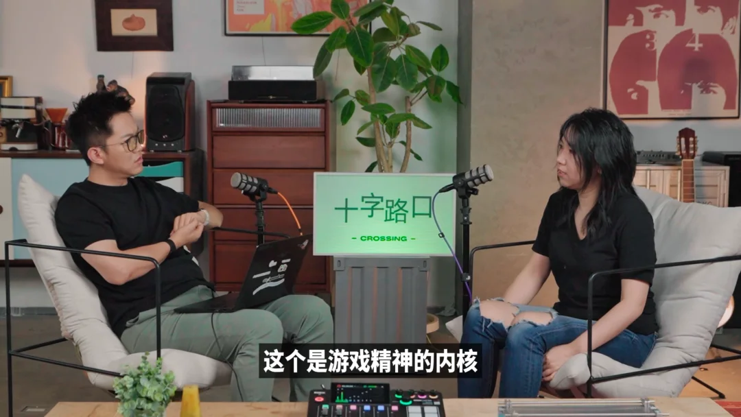 她被骗过、被救过、被捧上神坛过、被疼痛击倒过，决定在AI时代继续冒险｜对谈快看漫画CEO陈安妮